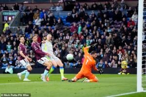 Man City llegó a lo más alto de la tabla con una victoria sobre Burnley, pero las oportunidades perdidas continúan frustrando a Pep Guardiola mientras la carrera por el título llega hasta el final sin favoritos claros, escribe Jack Gaughan.