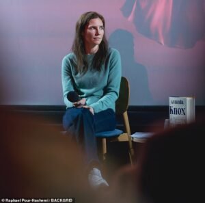 Amanda Knox, entre lágrimas, reveló que envió una copia de su libro ‘Free’ a la encarcelada Lucy Latby.