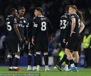 ¿Silencio ensordecedor? Las estrellas del Chelsea guardan silencio sobre el despido de Liam Rosenier, sin que nadie en el equipo rinda homenaje en las redes sociales, en marcado contraste con el despido de Enzo Maresca.