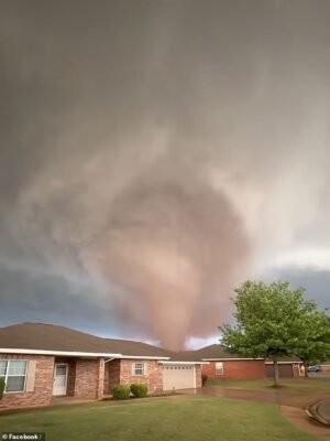 Enormes tornados arrasaron Oklahoma, destruyeron casas y llevaron ciudades enteras al borde del abismo