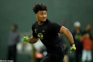 El escándalo de las bromas de Shedure Sanders acecha al draft de la NFL mientras la selección de primera ronda cree que fue engañado