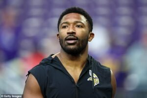 Los Philadelphia Eagles hacen un intercambio explosivo en medio del Draft de la NFL, uniéndose a Jonathan Greenard de los Vikings en un enorme acuerdo de $100 millones.