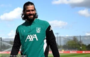 Arne Slott ha insinuado que Alisson podría dejar el Liverpool este verano, ya que la Juventus apunta al portero lesionado.
