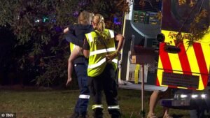 Continúa la búsqueda de dos niños pequeños que desaparecieron tras un incendio en una casa