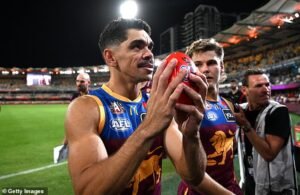 Charlie Cameron puede estar dispuesto a deshacerse de su icónica canción Goal de John Denver