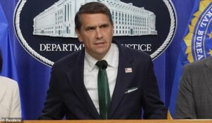 El Servicio Secreto disparó cinco tiros contra los presuntos asesinos de Trump entre la multitud, y uno de ellos podría haber sido alcanzado.