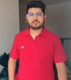 Un trabajador de una guardería acusado de abofetear a dos niños pequeños mientras dormían ha recibido libertad bajo fianza.