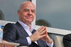 El jefe de la FIFA, Gianni Infantino, “negó detalles de seguridad a nivel presidencial para la visita previa a la Copa del Mundo a Vancouver”. Los fanáticos culpan a la “falta de conciencia de sí mismos”.