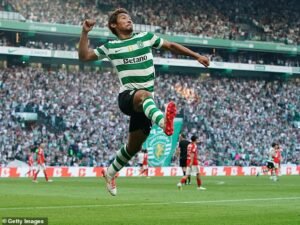 El Leeds ha reavivado el interés por el internacional japonés y está a la caza del defensa de la Bundesliga.