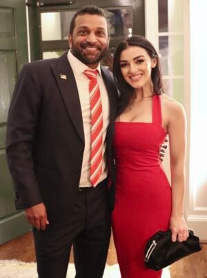 La novia estrella del country de Kash Patel rompe el silencio sobre los rumores de que estuvo mano a mano en el tiroteo de WHCD… Su papel como director del FBI y lo que realmente sucedió esa noche