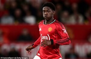 Kobbi también acordó un nuevo contrato con el Manchester United hasta 2031, lo que hará que el salario de la estrella aumente en un 650 por ciento después de la firma.