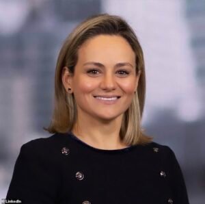 Glamorosa ejecutiva de JPMorgan acusada de convertir a un corredor casado en esclavo sexual en su oficina: el aumento de Viagra y los actos coercitivos lascivos lo dejaron llorando