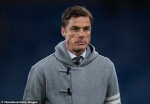 Scott Parker ha sido despedido por el Burnley, que ha descendido, cuatro partidos antes del final de la temporada… y la leyenda de la Premier League es el favorito para ocupar su puesto.