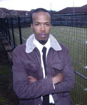 El sospechoso de terrorismo de Golders Green ha sido identificado como Essa Suleiman, nacida en Somalia, quien fue acusada de apuñalar a un oficial de policía y su perro en 2008 y fue remitida al Plan de Prevención Antiterrorista.