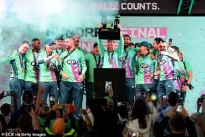 La guerra civil del cricket del condado estalla: Lawrence Booth revela una reunión secreta de “cómo no” mientras el “borde del acantilado” amenaza a Ciento 11 condados con costos en espiral, sus mejores jugadores pellizcados e “irrelevancia o fracaso”