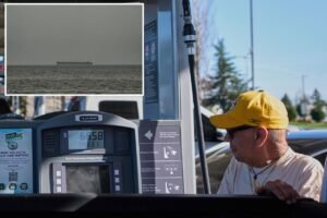 El Dow Jones cae 350 puntos y el petróleo sube por encima de los 100 dólares después de que Estados Unidos anunciara el bloqueo del Estrecho de Ormuz