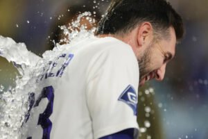 La noche tranquila de Kyle Tucker se vuelve ruidosa con un hit para dejar a los Dodgers