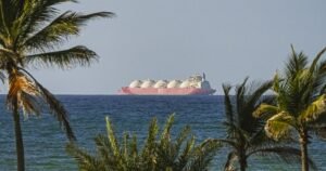 Los precios del petróleo subieron después de que Trump anunciara que Estados Unidos bloquearía el Estrecho de Ormuz.