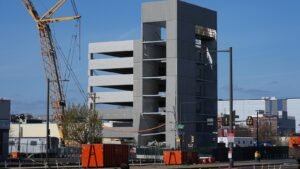 Hallados dos cadáveres de trabajadores días después del derrumbe parcial en un aparcamiento