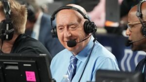 El miembro del Salón de la Fama Dick Vitale ha anunciado su diagnóstico de melanoma
