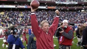 Dave McGinnis, entrenador de la NFL desde hace mucho tiempo, recuerda al comentarista