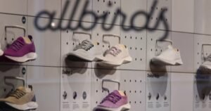 La empresa de zapatos Allbirds pasa a la IA