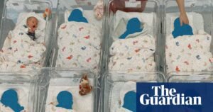 Caída de la fertilidad, la deuda y la IA: ¿EEUU se dirige hacia una crisis demográfica? | economía de EE.UU.