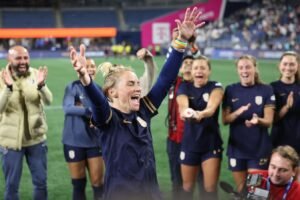 La estrella de Seattle Reign, Jess Fishlock, anuncia su jubilación después de 14 temporadas