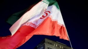 Irán ha amenazado con atacar refinerías de petróleo en los países árabes