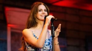 El álbum de debut de Lana Del Rey llega a un hito antes de que su nuevo set caiga
