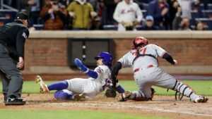 Francisco Lindor dejó la victoria de los Mets con rigidez en el manguito izquierdo