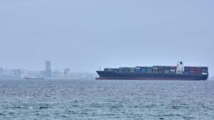 Irán afirma que ha acumulado los primeros ingresos de los peajes de Ormuz, desafiando el bloqueo de EEUU