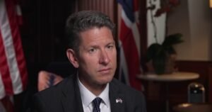 1 a 1 con el embajador del Reino Unido en EE. UU. antes de la visita del Rey