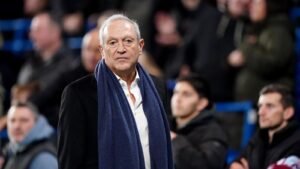 Nassef Sawiris cierra la oficina de Londres