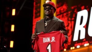 Los Buccaneers eligieron a Ruben Bain Jr. con la selección número 15 del draft de la NFL