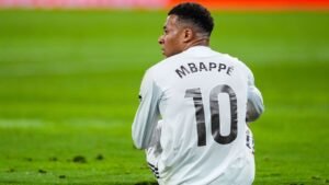 Kylian Mbappé asusta al Real Madrid de Francia con una lesión