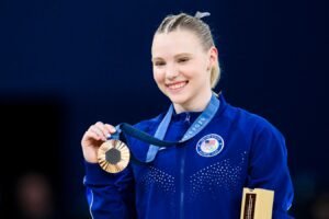 La medallista de oro olímpica Jade Carey anuncia el regreso de la gimnasia de élite