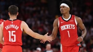 Los Rockets vencieron a los Lakers en el cuarto juego para evitar la eliminación