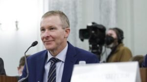 CEO de United: Los viajeros se beneficiarán de la fusión de American Airlines