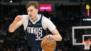 Cooper Flag superó a Conn Knuppel por los honores ROY en una carrera reñida