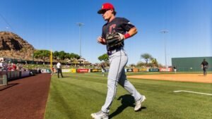 Fuente: Los padres están llamando al ex seleccionado número uno, Travis Bajana