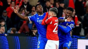 Se permite tarjeta roja por cubrirse la cara antes del Mundial