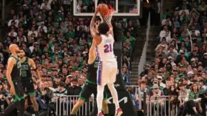 El ‘principal’ Joel Embiid, la defensa de los 76ers cerró a los Celtics tarde