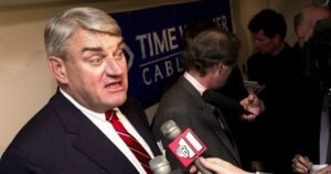 Joseph J. Collins, figura clave en la transición de la televisión al cable y en Internet, muere a los 81 años