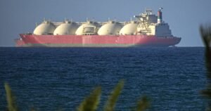 A pesar del alto el fuego en Irán, el transporte marítimo a través del Estrecho de Ormuz sigue estancado