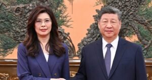 Xi de China mantiene conversaciones de paz con el líder de la oposición de Taiwán incluso cuando Beijing aumenta la presión militar