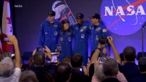 MIRAR: La tripulación de Artemis II se reúne con sus familias