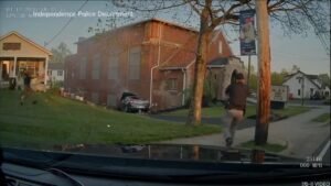 MIRAR: La policía salva a un bebé de un presunto secuestro después de una persecución a alta velocidad