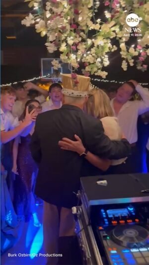 El director de vídeo que detuvo un posible tiroteo masivo fue coronado rey en el baile de graduación