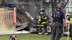 MIRAR: Avioneta impacta barrio residencial en Florida